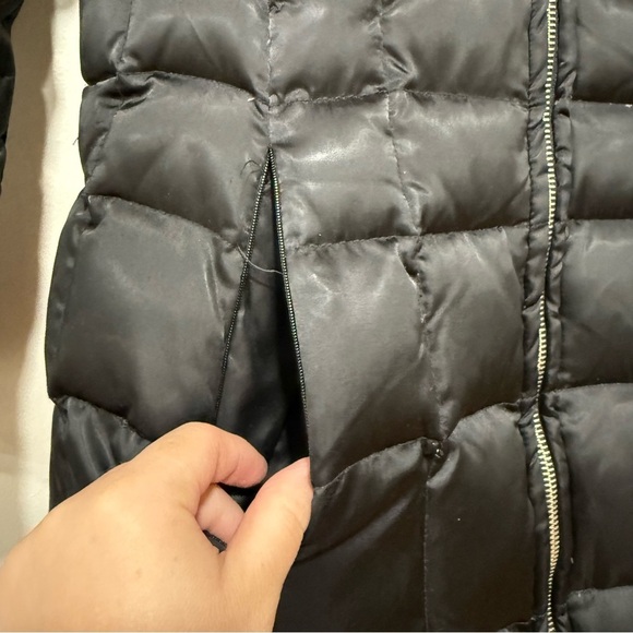 Andrew Marc women’s black puffer coat with raccoon trim - Picture 4 of 9